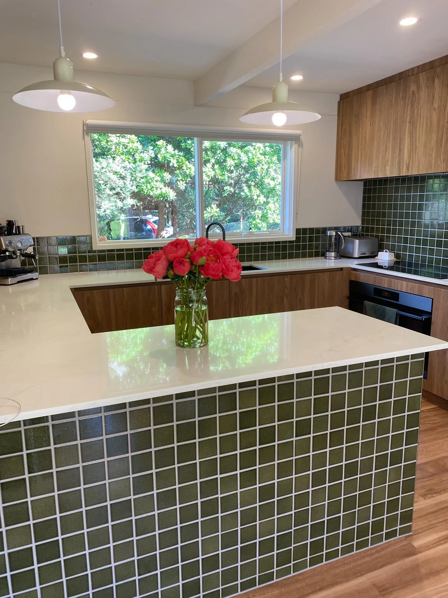 BEFORE &amp; AFTER 🤎

This renovation project was all about creating better functionality and flow for a busy family, along with the desperate need for additional bench space and storage! 

We swapped out the dated, cold and harsh brick flooring fro