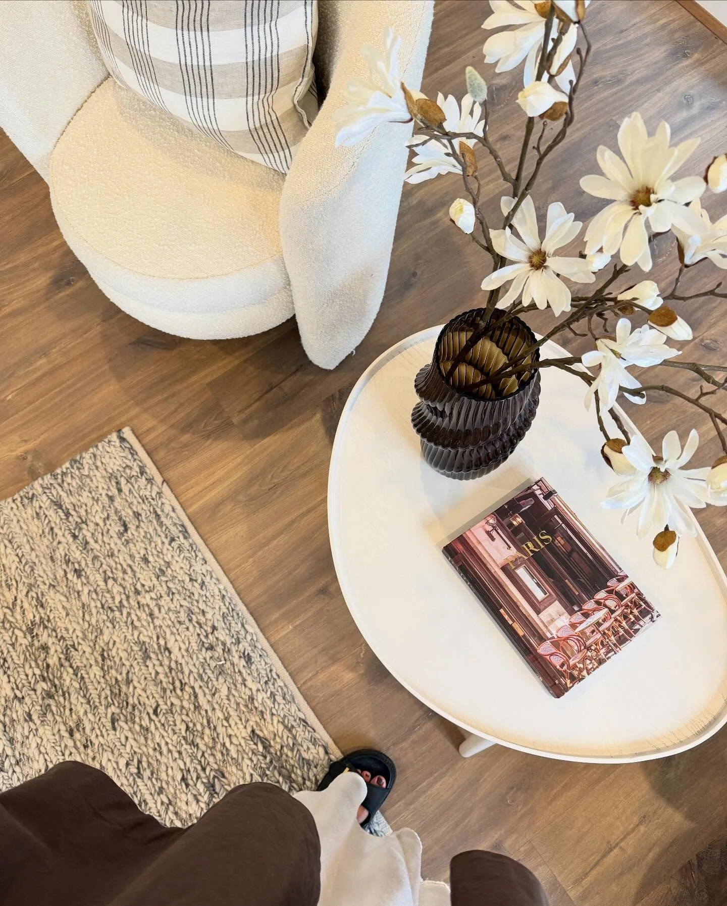 Matching the decor w/ @styleiskeyproperty 🤎🤍