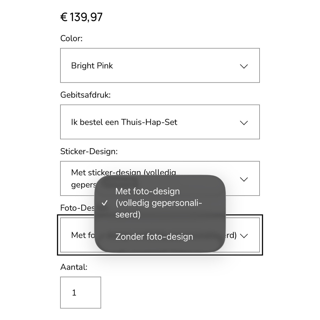 Online formulier voor het aanpassen van een gepersonaliseerd product, met opties voor kleur, tekstdruk, sticker-ontwerp, foto-ontwerp en aantal.