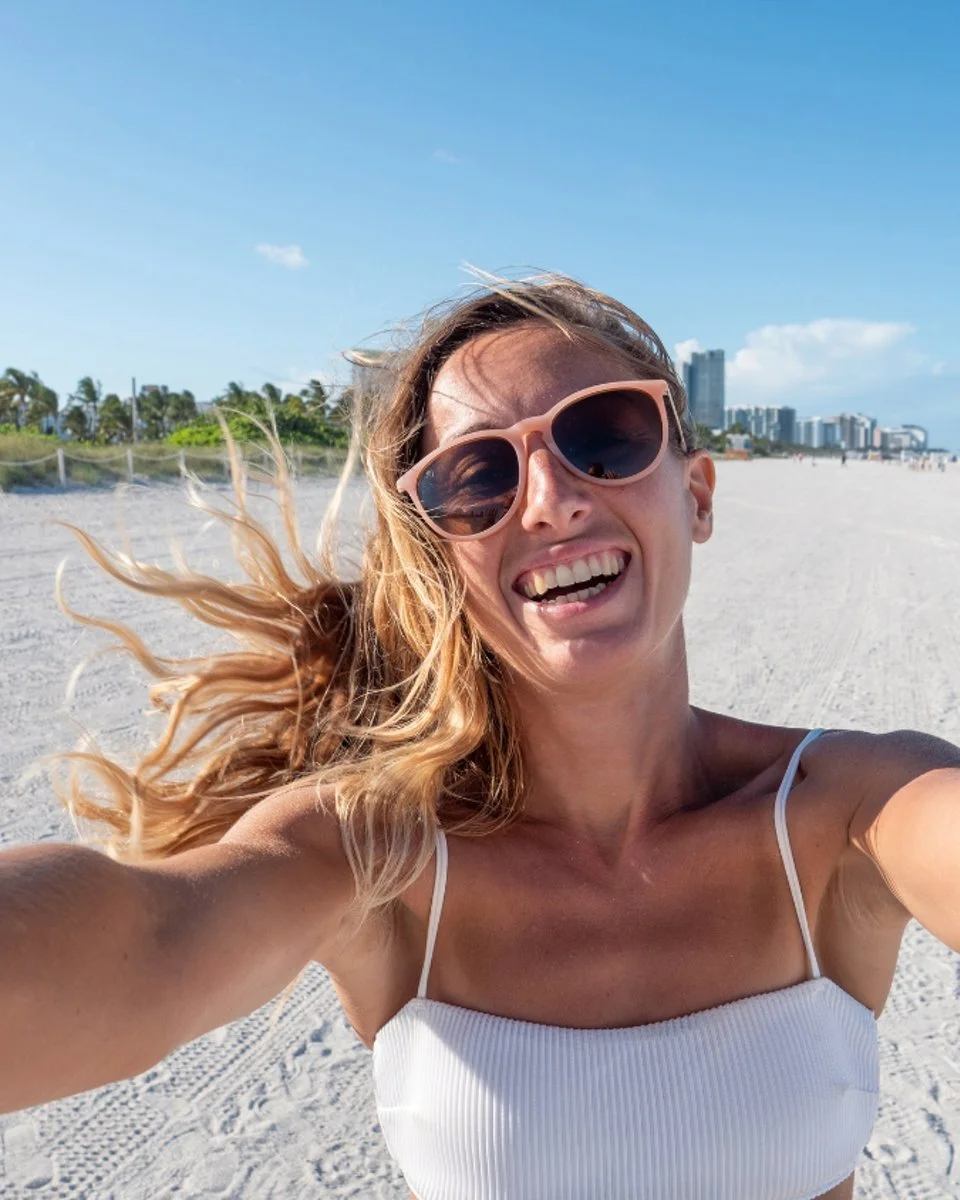Ganzheitliches Coaching für verkörperte Lebendigkeit und eine bewusste Verbindung zum eigenen Leben. Selfie in der Natur