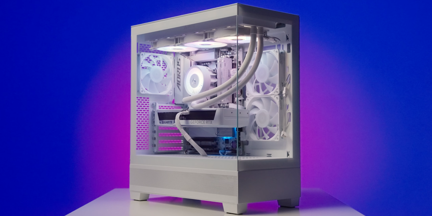 modernne valge mänguriarvuti RGB valgustusega korpuses