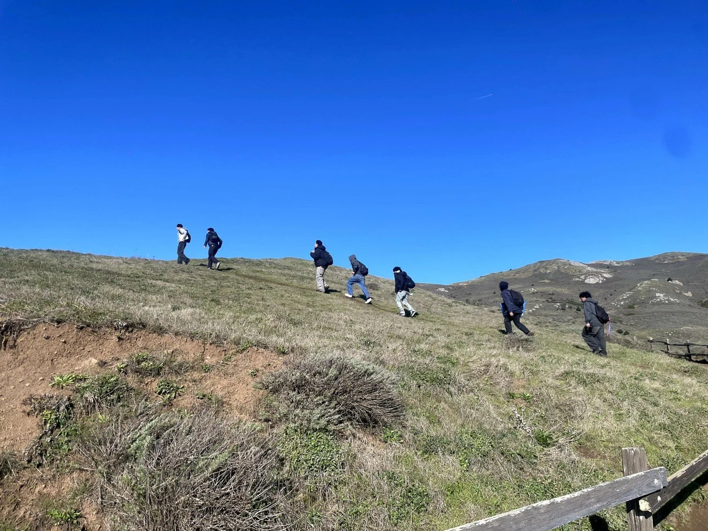 From the classroom to the coast, Richmond High School @rhsoilers 10th graders explored and connected with nature thanks to @headwatersscience !

 🌊 Outdoor learning creates memories that last a lifetime.
#richmondoutdoors #youthinnature #natureforal