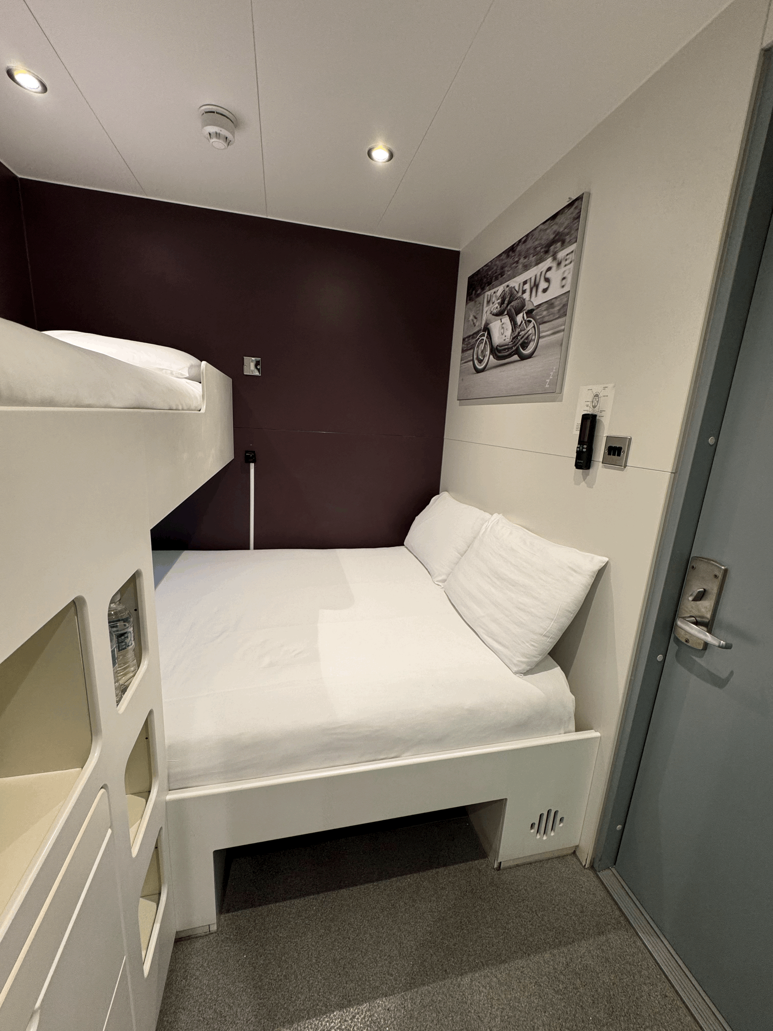 Why Snoozebox Rooms Are Perfect for a Romantic Escape?