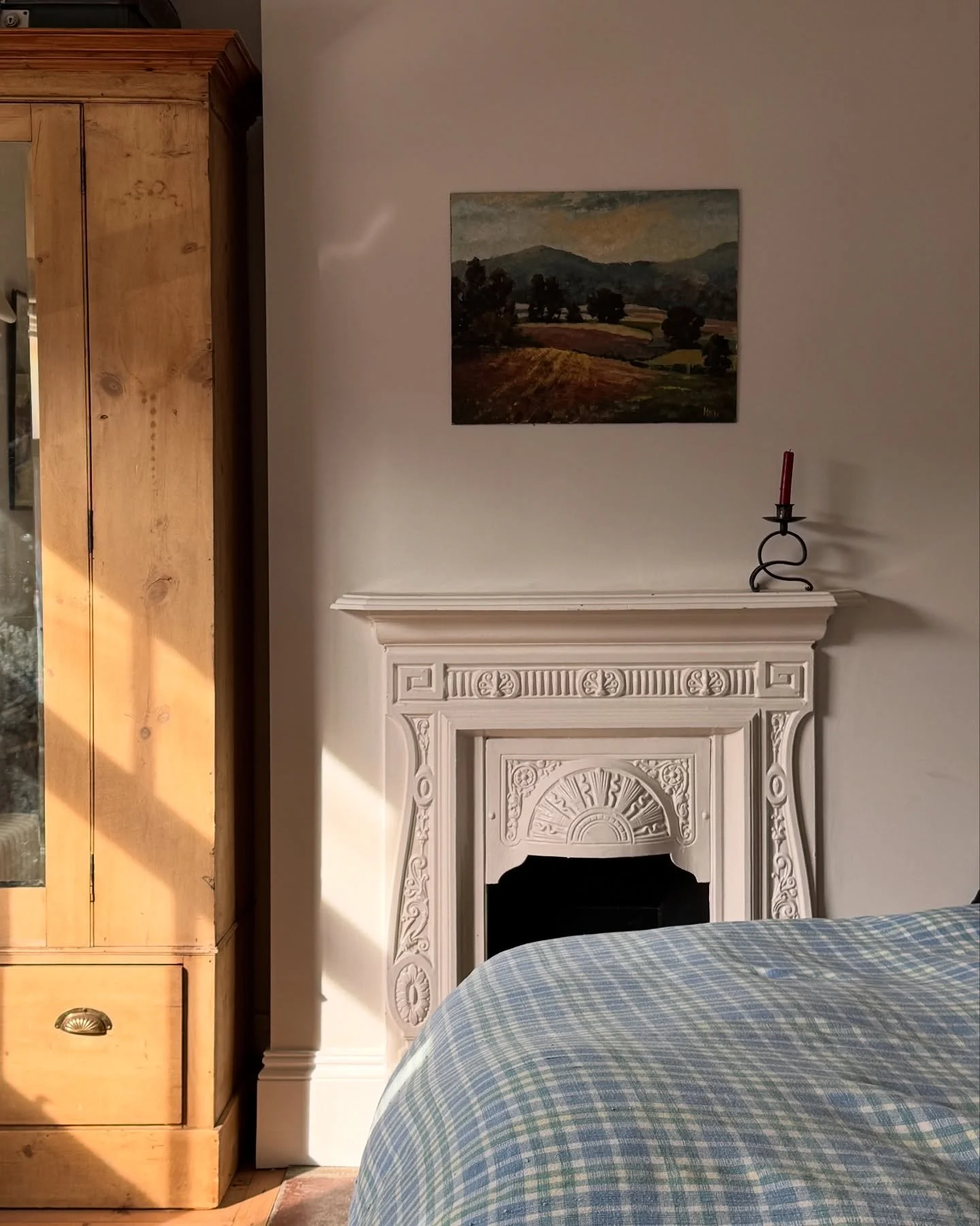 Trying to remember to share more on the grid - I posted this on stories earlier this week but here it is again. &pound;12 second-hand bedspread off eBay bringing a little sense of spring to our bedroom. It absolutely doesn&rsquo;t go with the rug we 