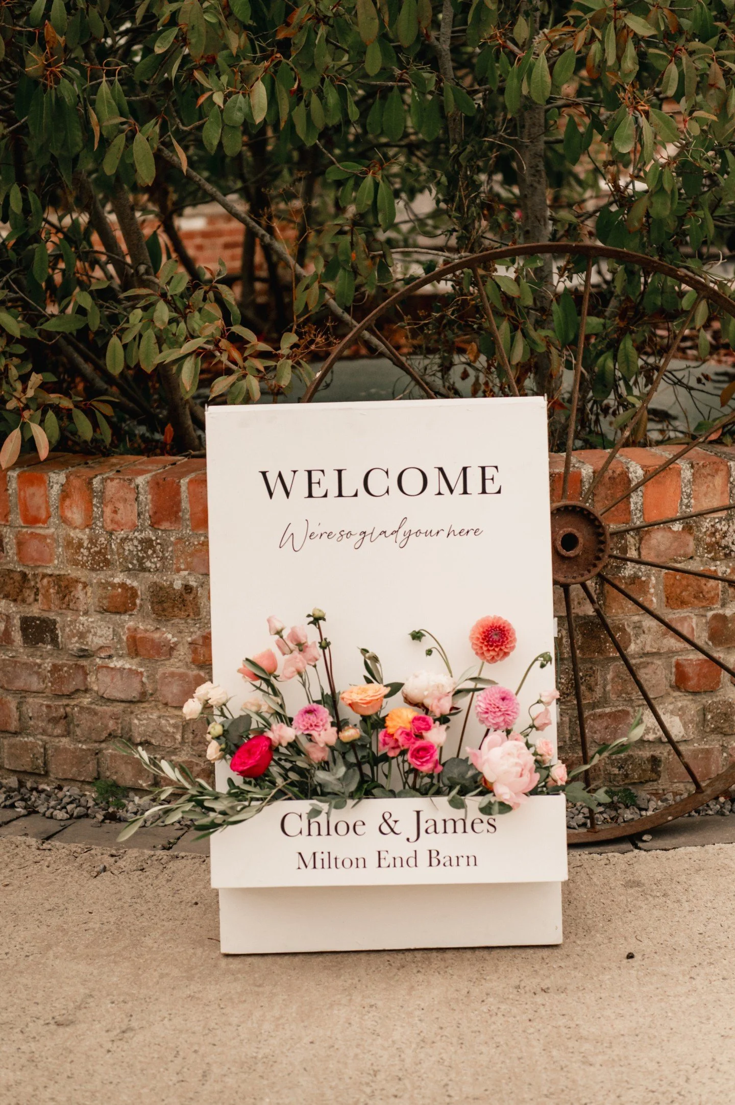 A burst of colour, joy and personal touches 💕✨🧡

Chloe &amp; James&rsquo; wedding at @milton_end_barns was every bit as vibrant and love-filled as it looks. From the very start, their vision was all about celebration - fun, heartfelt details, and a