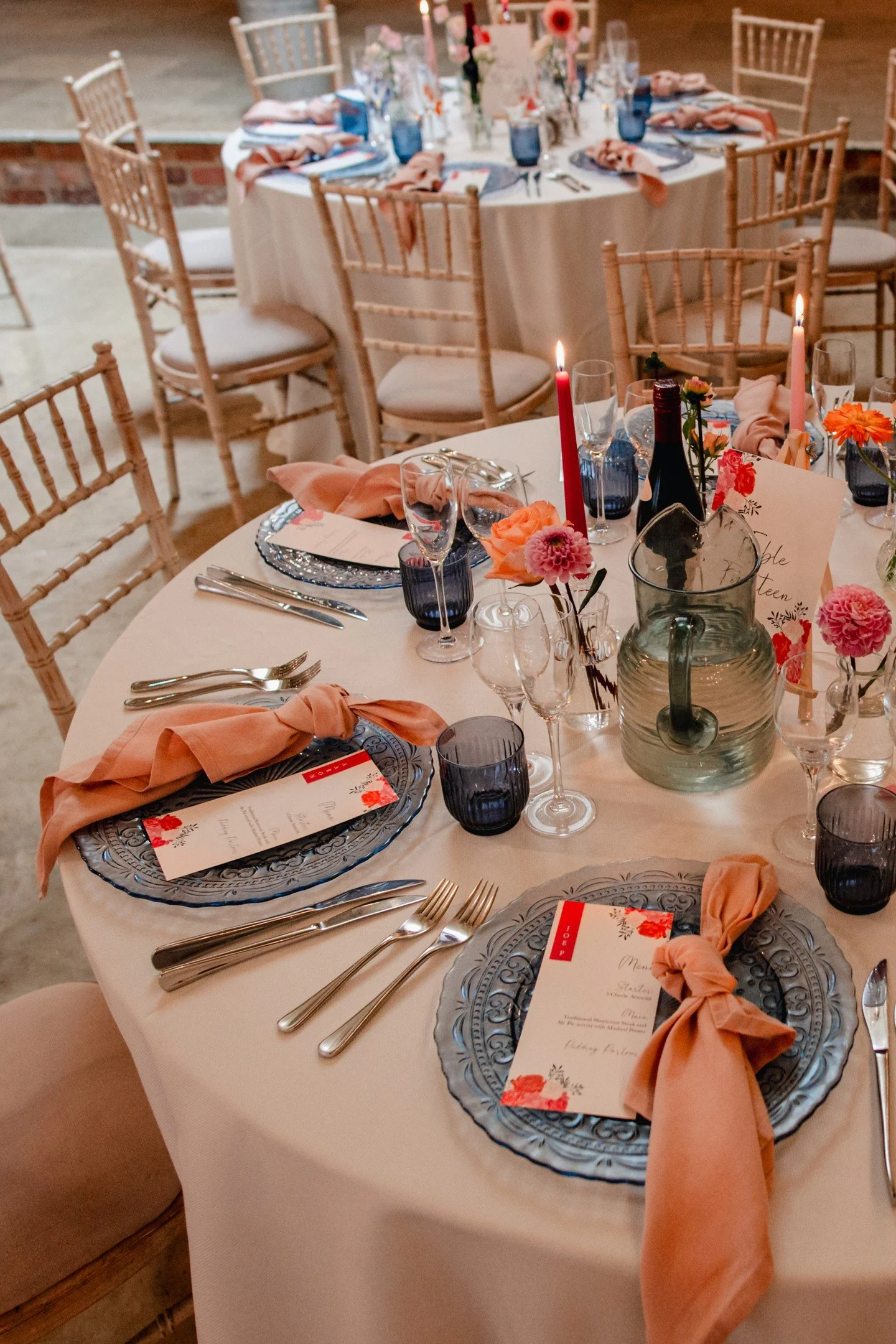 Chloe &amp; James&rsquo; wedding at Milton End Barns was such a joy to work on &ndash; and a perfect reminder that while I&rsquo;ll always love neutrals and pastels, you really can&rsquo;t beat a pop of colour 🌺🧡🍽️

It feels like so many couples a