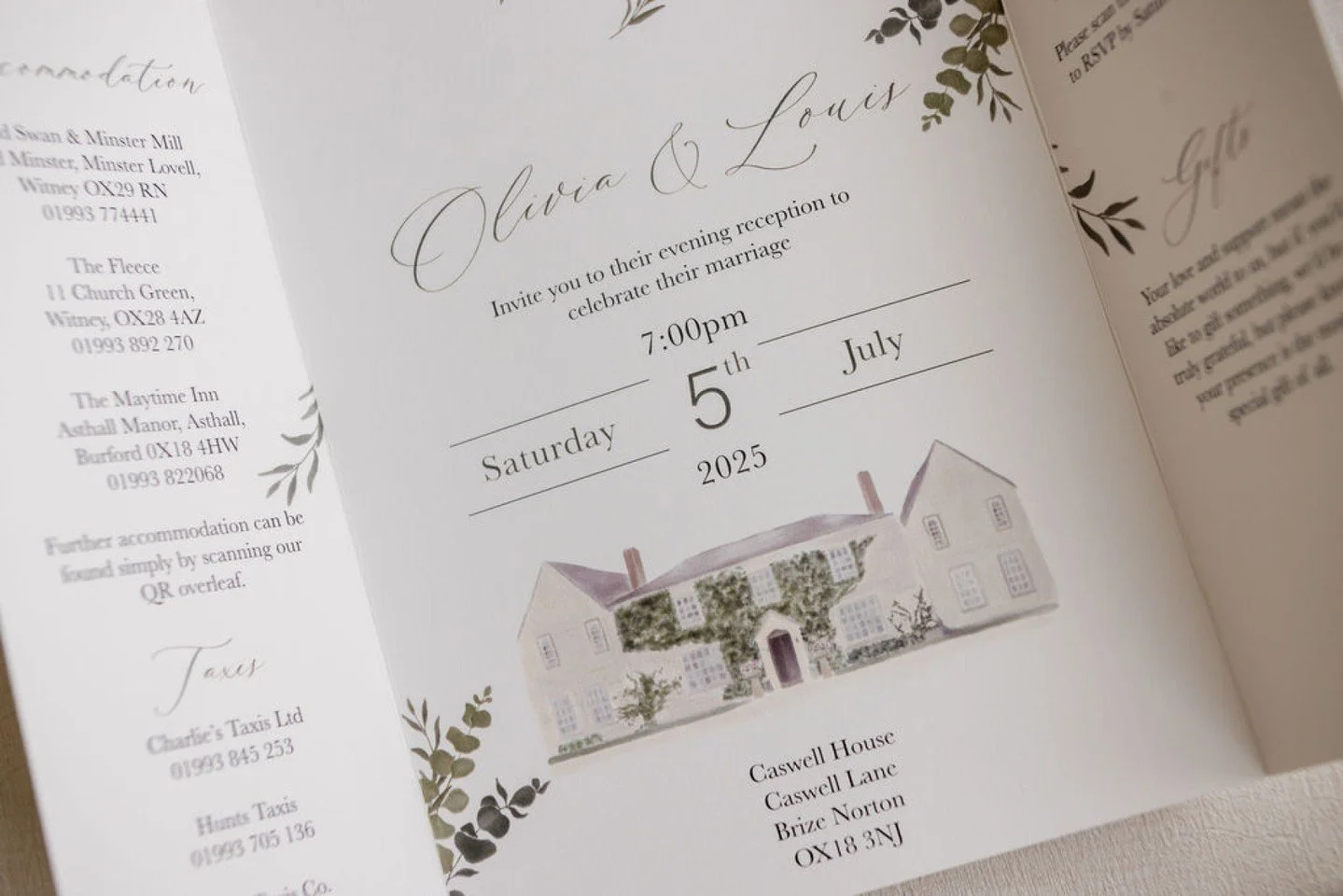 What being &ldquo;bespoke&rdquo; actually means... ✍🏼

🍃 Talking things through properly &ndash; your venue, your season, what you love (and what you really don&rsquo;t)
🍃 Tweaking shapes, sizes and layouts until it feels perfect, not just &ldquo;