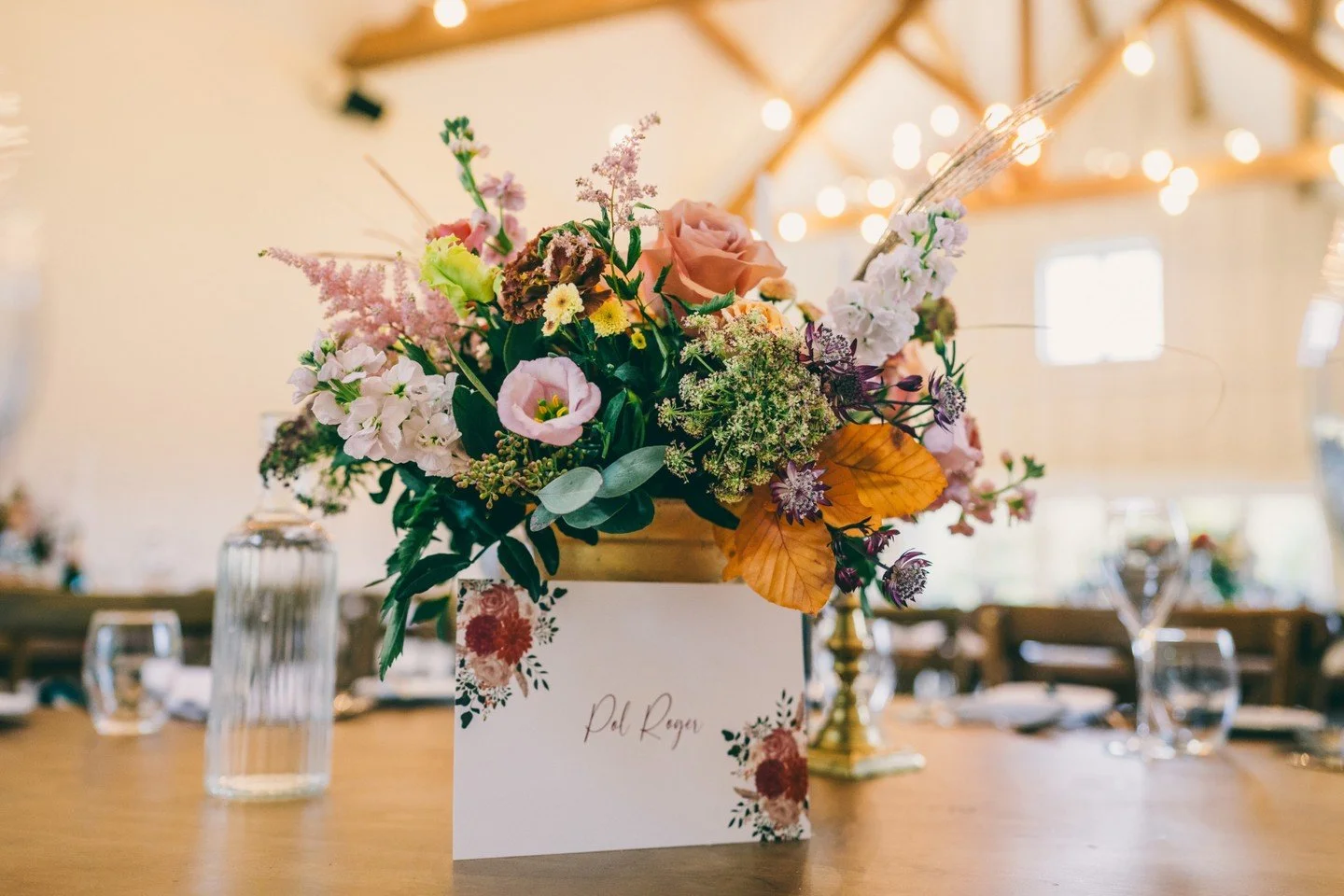 A little glimpse of Molly &amp; Will's stationery... 🌸

What you see: a beautiful table set-up, a seating plan in place, everything looking calm, considered and wedding-ready!

What you don&rsquo;t see&hellip;

✉️ Test prints scattered across my des