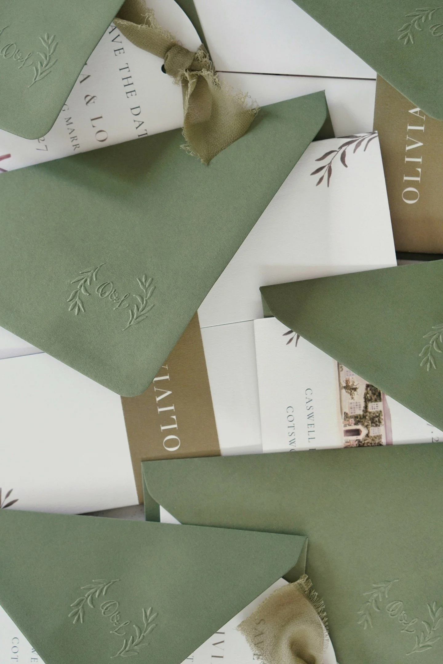 Envelopes are often the first thing your guests see, so why not make them part of the experience? ✉️

Your stationery doesn&rsquo;t start when the invitation is opened. It starts the moment that envelope lands on the doormat.

Details like embossing 