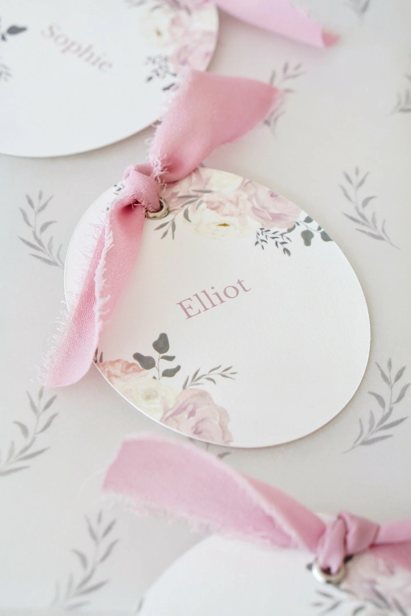 A beautiful table is built through layers, and place names are one of those details that make everything feel finished 💕

These personalised place names from our Kingscote Barn collection add softness, shape and a thoughtful touch to each setting. T