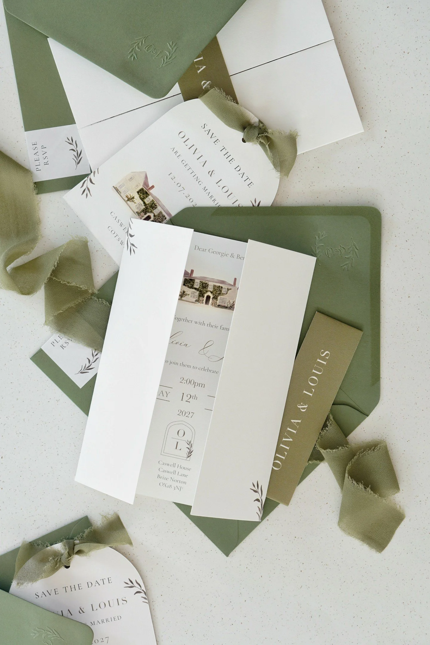 5 reasons couples fall in love with my Caswell House collection...

🌿The sage green palette: Soft, romantic and timeless. It works beautifully in every season but especially for spring and summer weddings at Caswell House.

🤍  The hand-drawn venue 