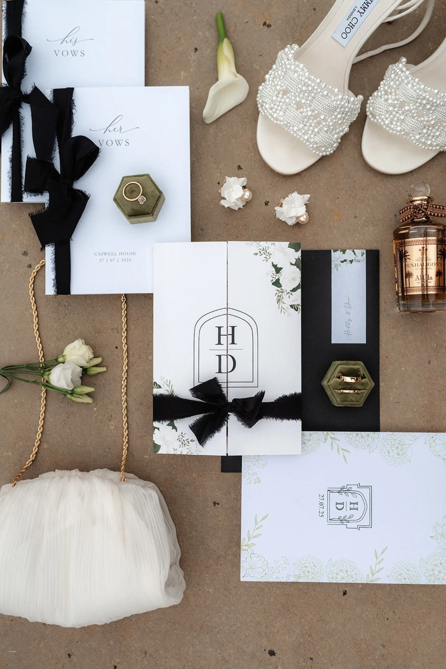 Holly &amp; Dan&rsquo;s wedding at Caswell House was the perfect mix of modern elegance and romantic styling 🖤✉️

From the very beginning, their stationery was designed to reflect the overall feel of the day - timeless, stylish and personal. We kept