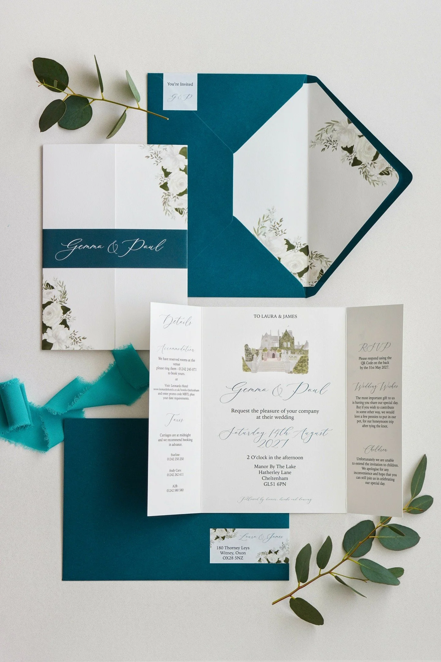 Fall in love with The Manor by the Lake House Collection 🌿

This collection was inspired by the gorgeous location itself! The hand-drawn venue illustration sets the tone throughout the suite, paired with crisp white florals, rich blue accents and la