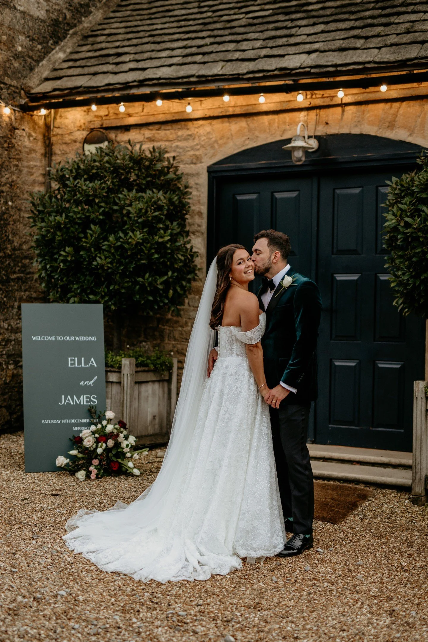 Shhh&hellip; can we talk about Christmas for a second? 🎄
I know it's early. But just look at this and tell me you're not tempted.

This December wedding at Merriscourt was everything &mdash; deep forest green, crisp white, rich red and the warmest c