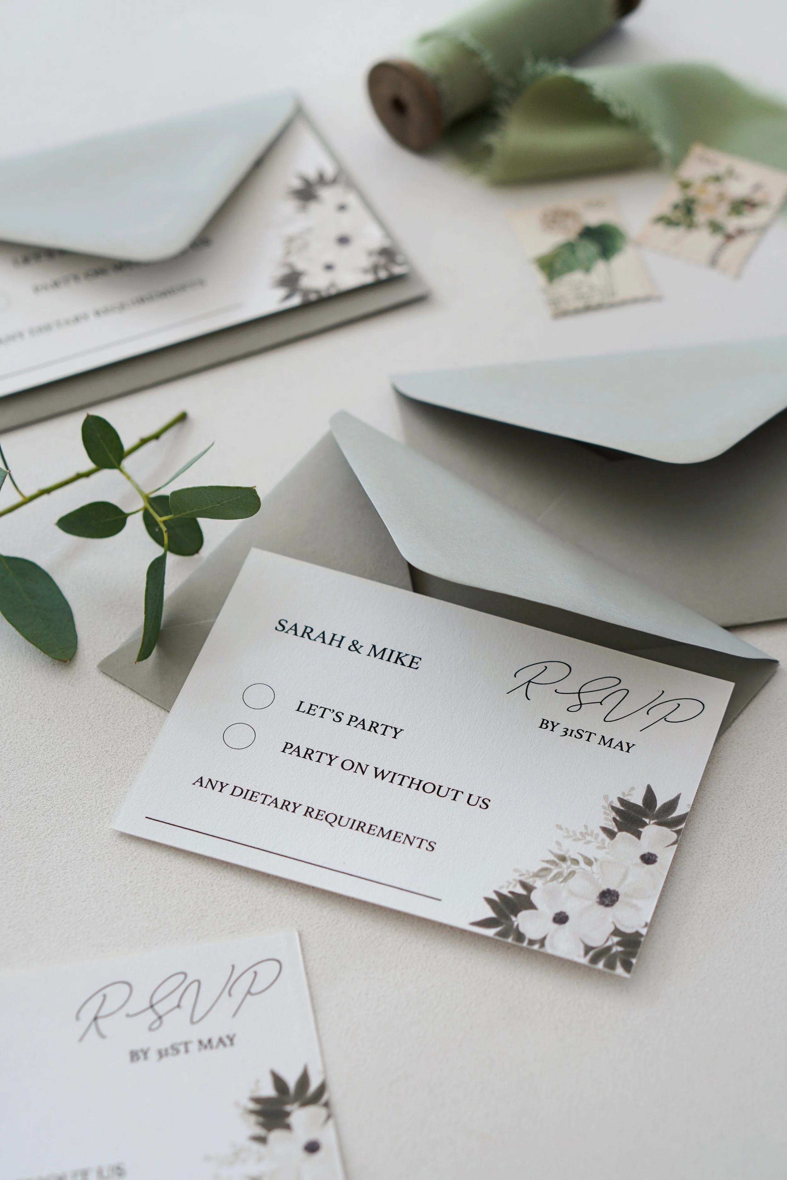 What If a Wedding Guest Hasn't RSVP'd? Here's What to Do