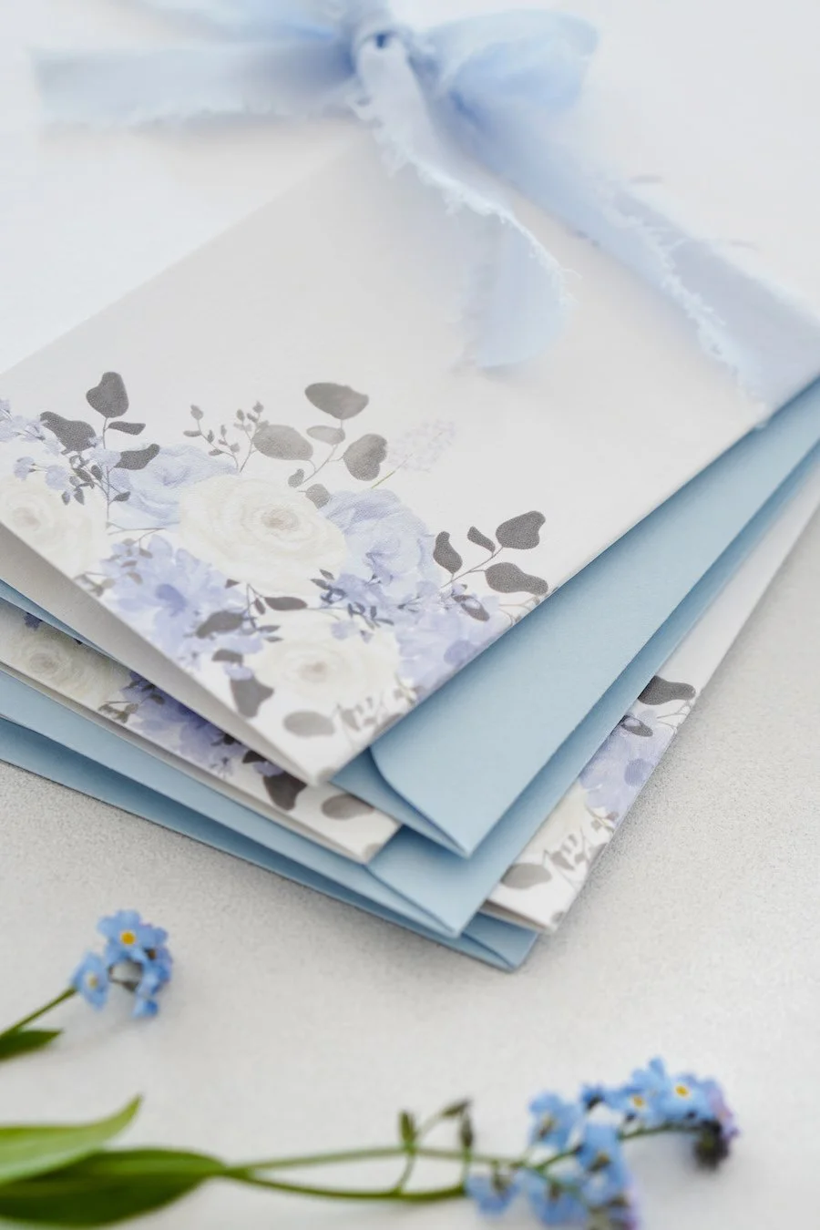 Watercolour-Wedding-Invitations-Bespoke-Cotswolds-Stationer-Blue-Floral-Stationery-Lauren-Daisy (3).jpg