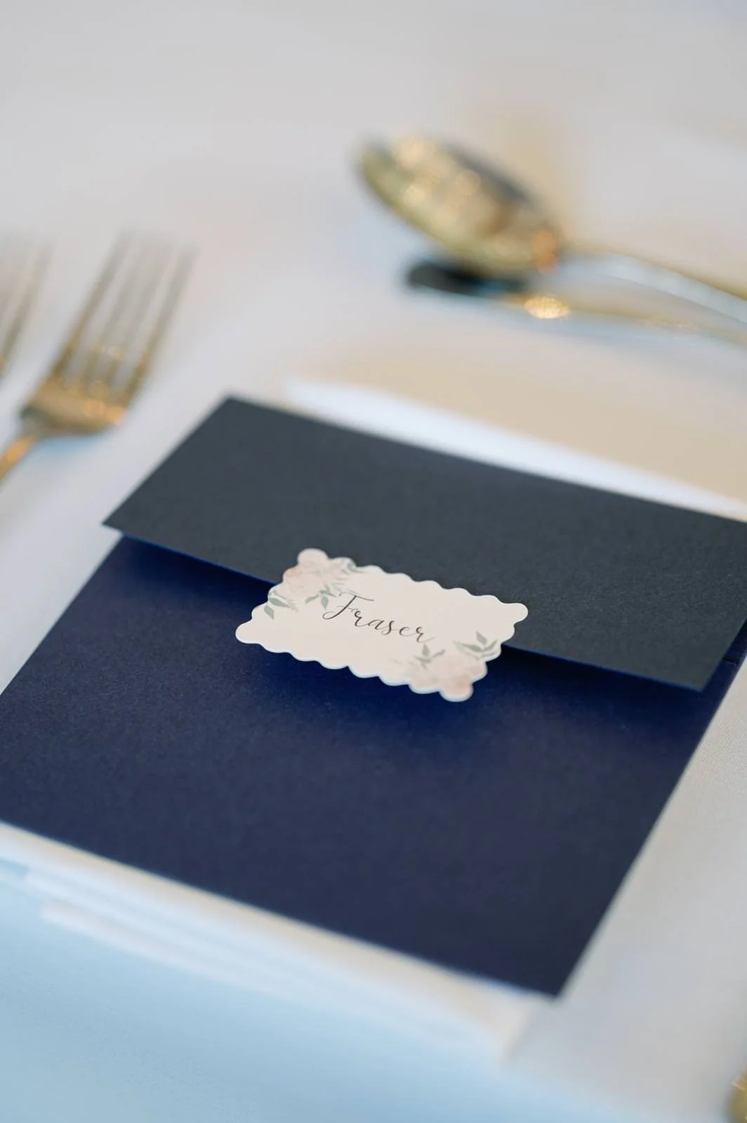 Lauren-Daisy-bespoke-watercolour-wedding-stationery-cotswolds-place-cards-2.jpeg