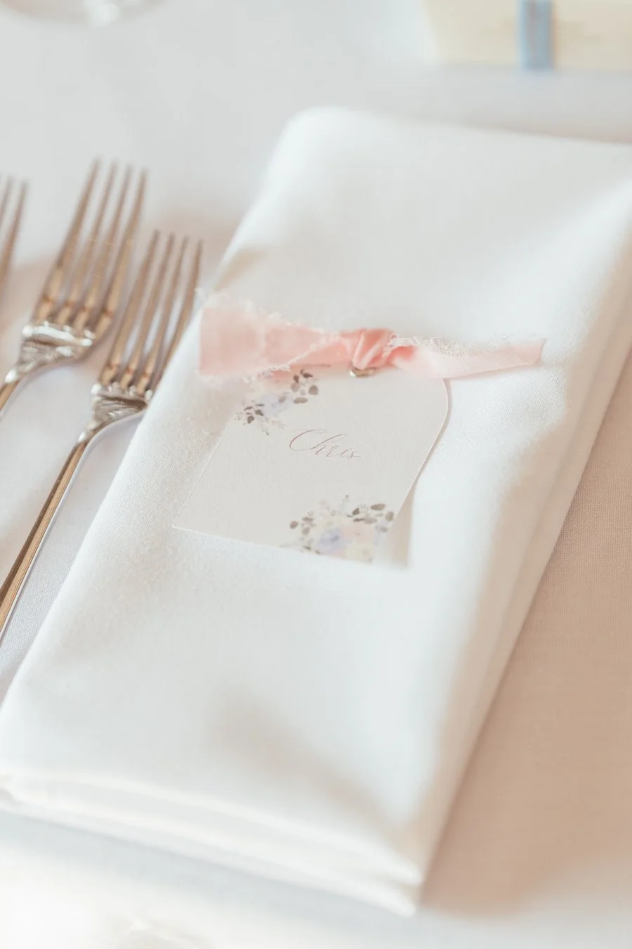 Lauren-Daisy-bespoke-watercolour-wedding-stationery-cotswolds-place-cards-1.jpg