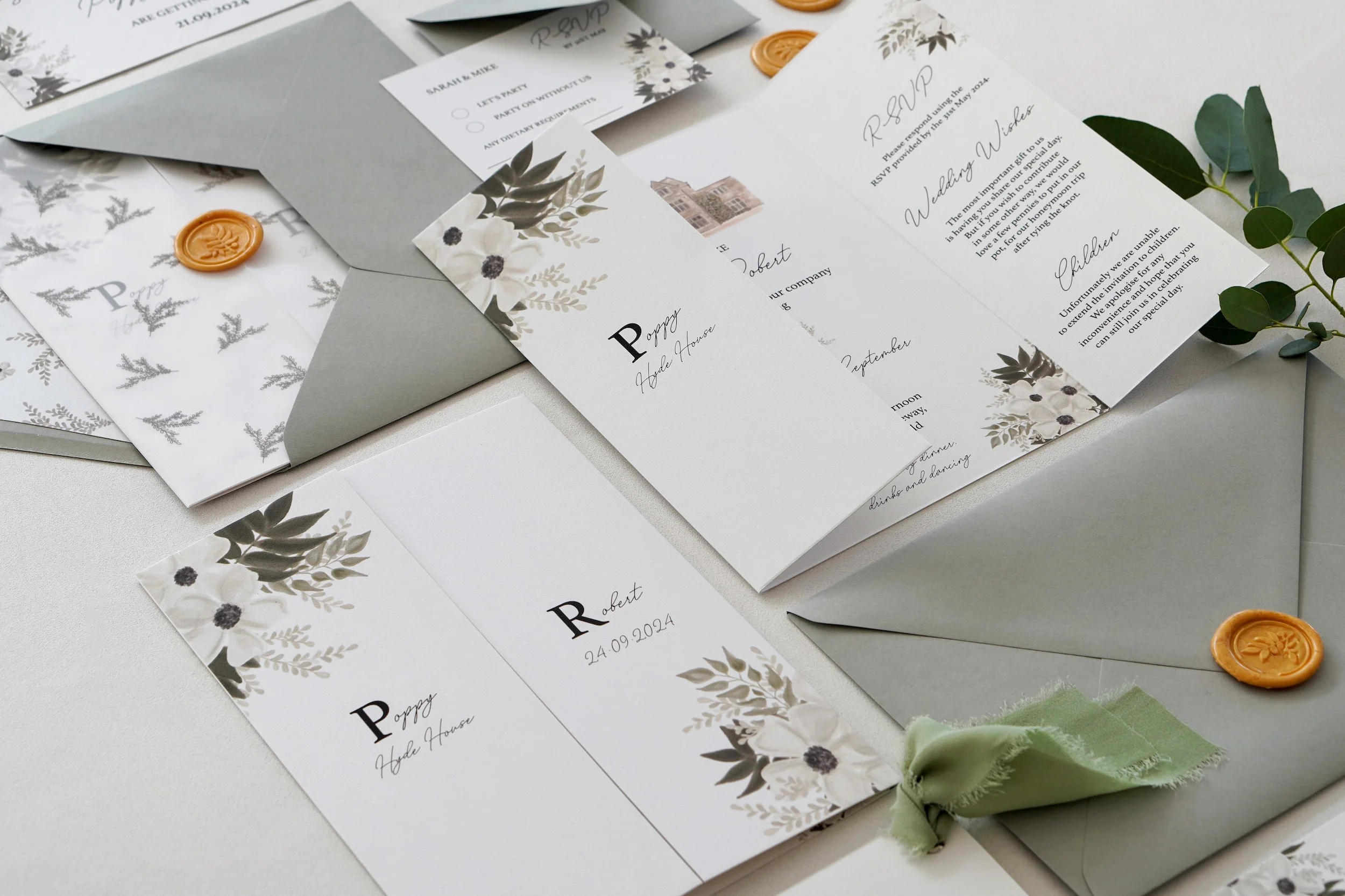 Lauren-Daisy-Bespoke-Wedding-Stationery-Cotswolds-Hyde-House-Gatefold-Invitations-(17).jpg