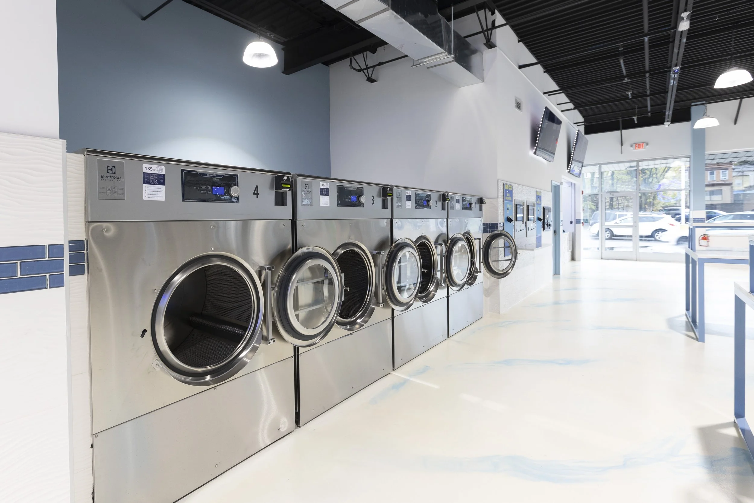 Ma’am… that’s a washer, not a clown car!