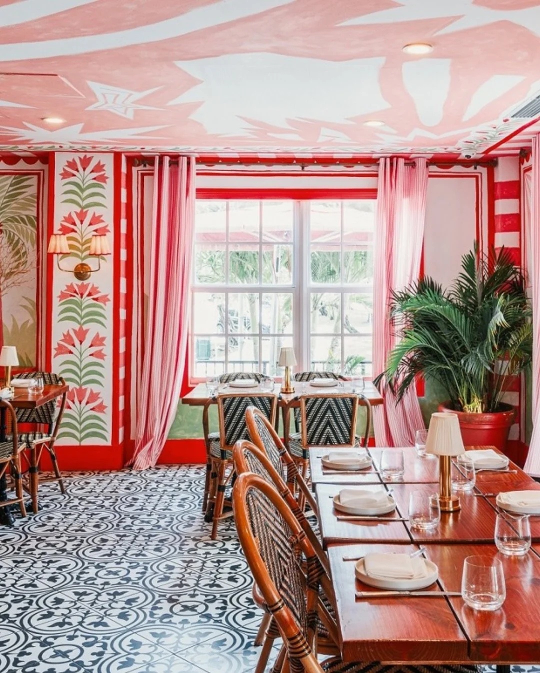 Sometimes you just need a weekend away. No big itinerary, just a really great hotel and a change of scenery. 

Enter Casa Faena, Miami Beach.

The architecture really speaks to me. It's a gorgeous Spanish-style gem with Moorish details, patterned til