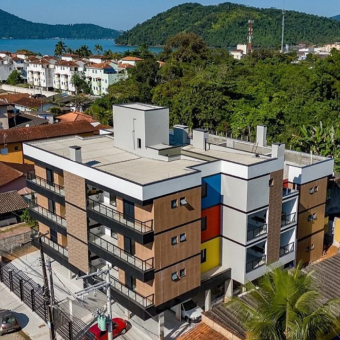 Fachada frontal do Edifício J. Saboia, em Ubatuba