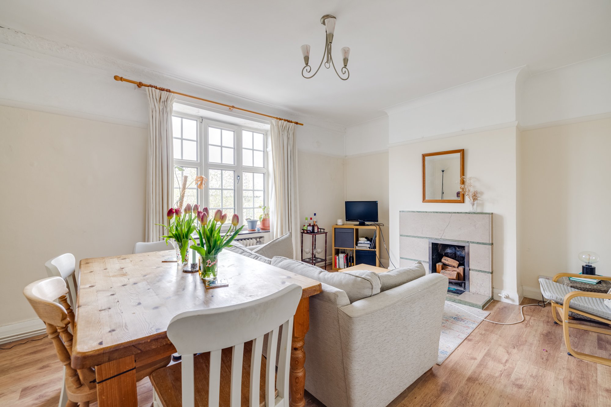 3) Living Room 1.jpg