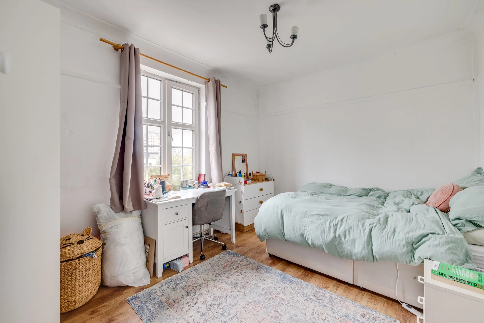 6) Bed 1.jpg