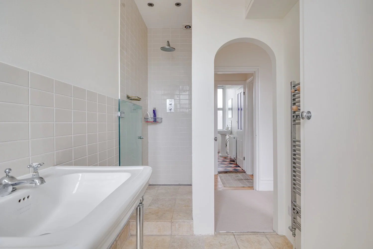 7) En-suite.jpg
