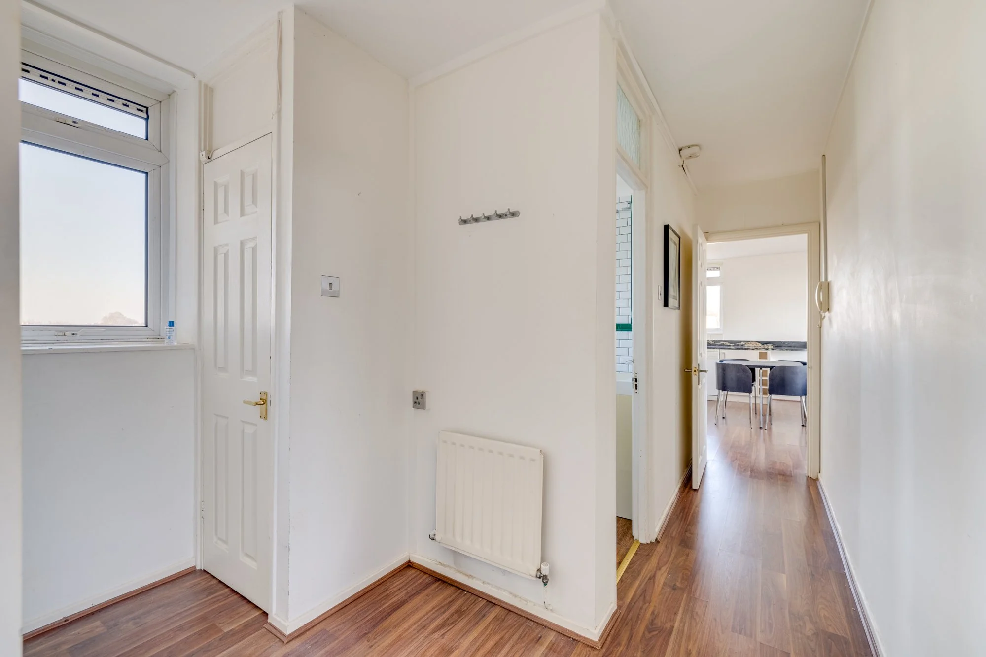 2) Entrance Hallway.jpg