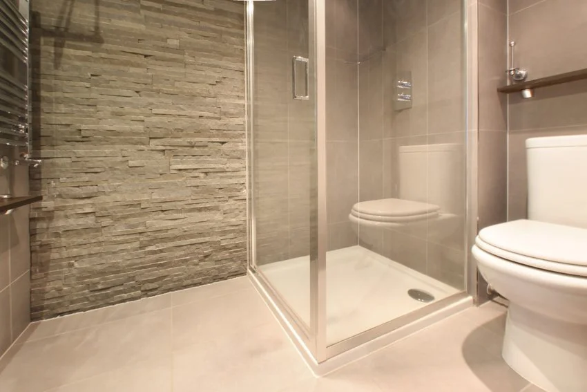 9) Shower Room.jpg
