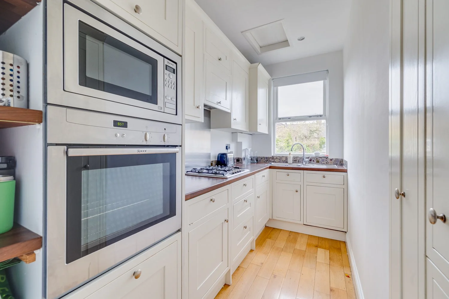 4) Kitchen.jpg