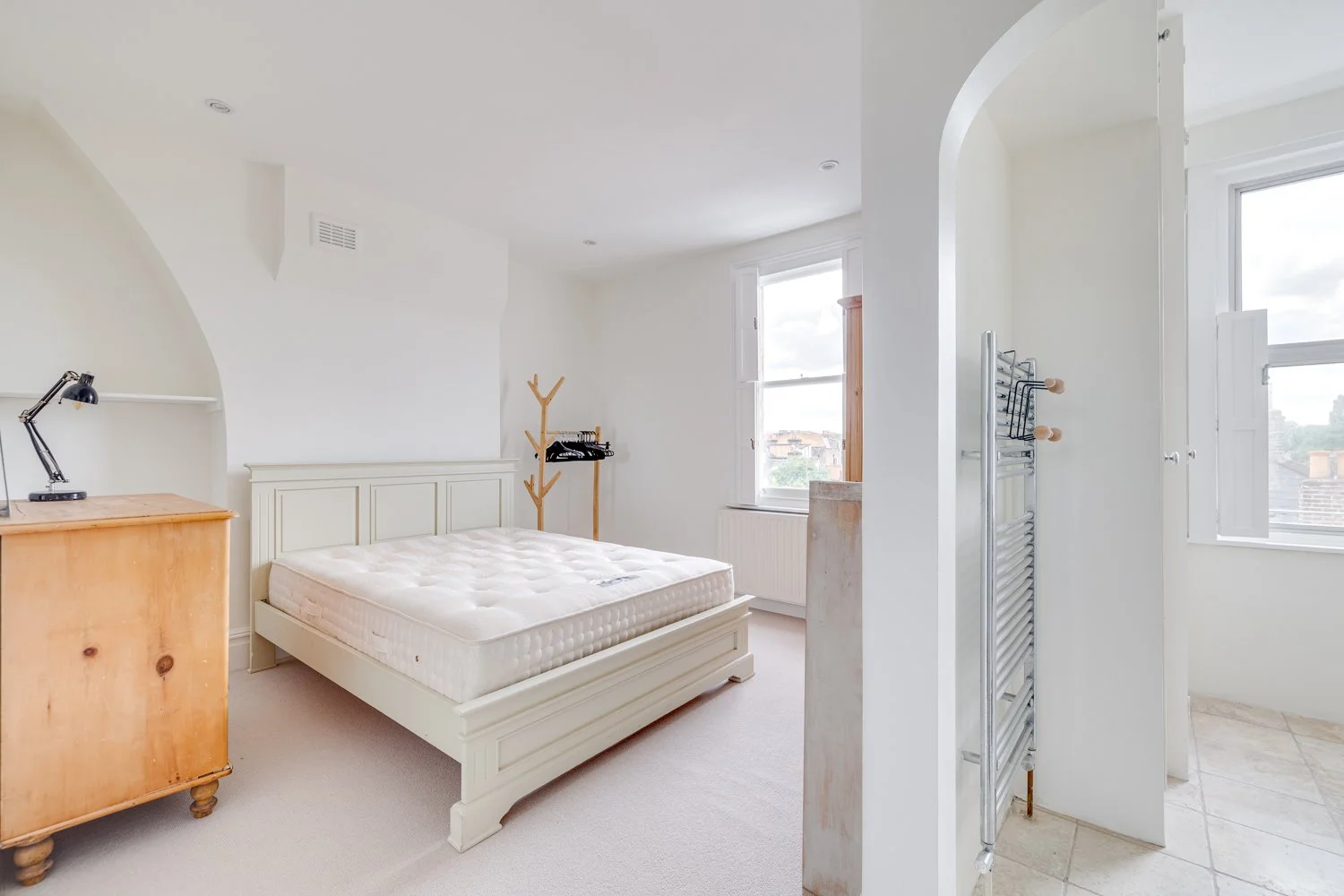 6) Bed 1.jpg