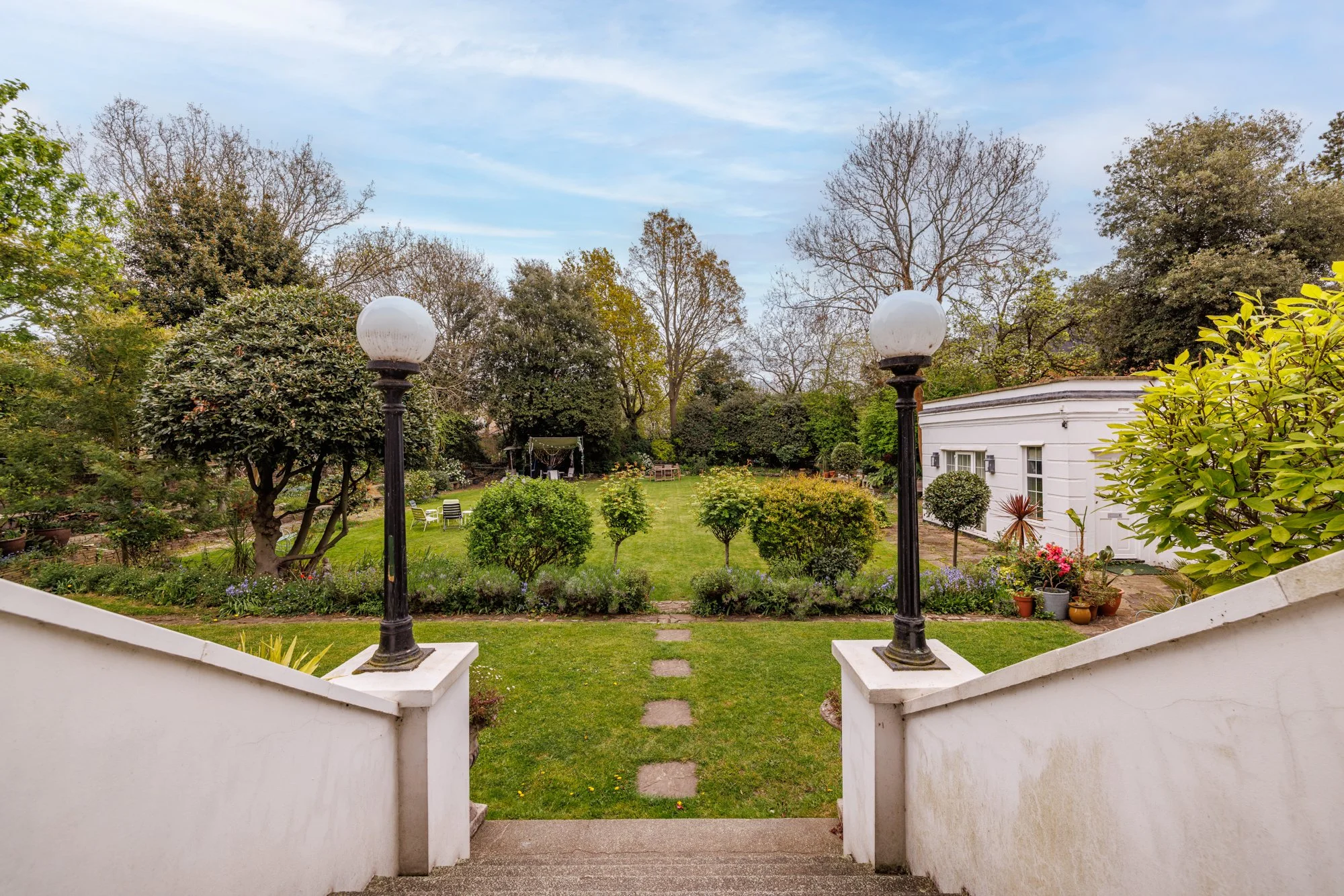 10) Garden 1.jpg