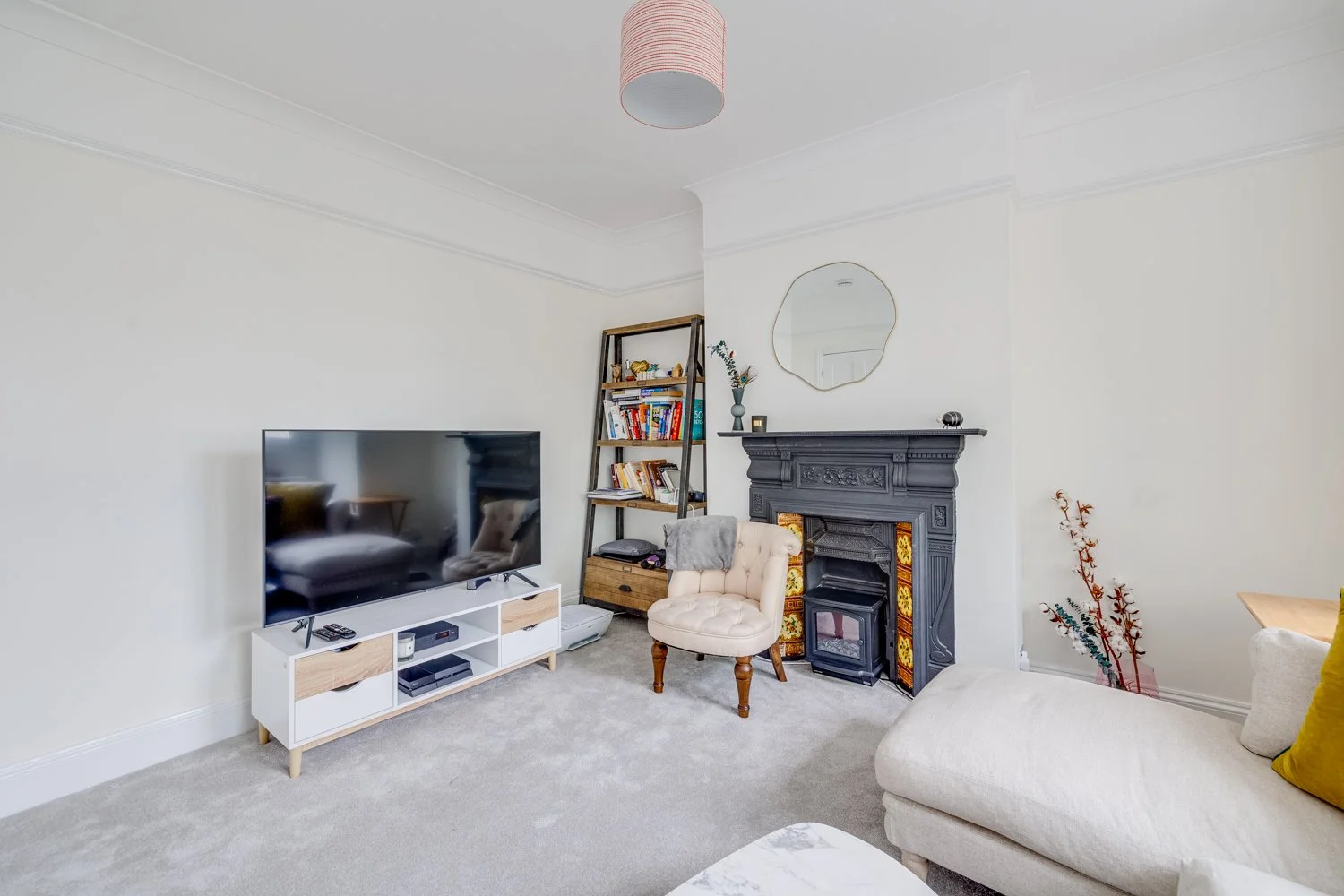 3) Living Room 2.jpg