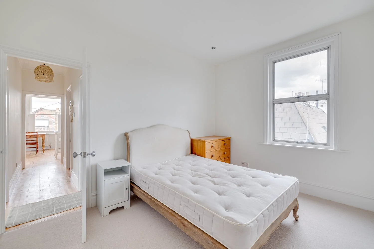 8) Bed 2.jpg