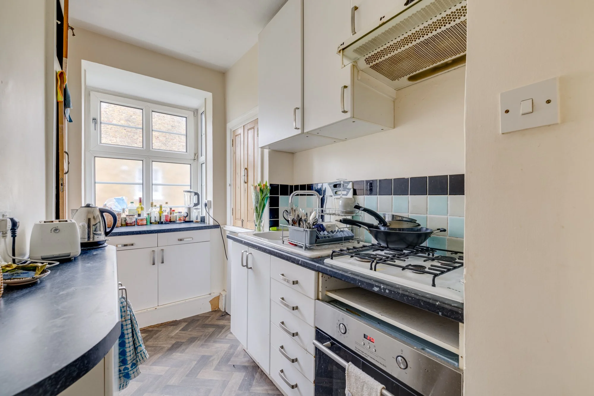 5) Kitchen.jpg