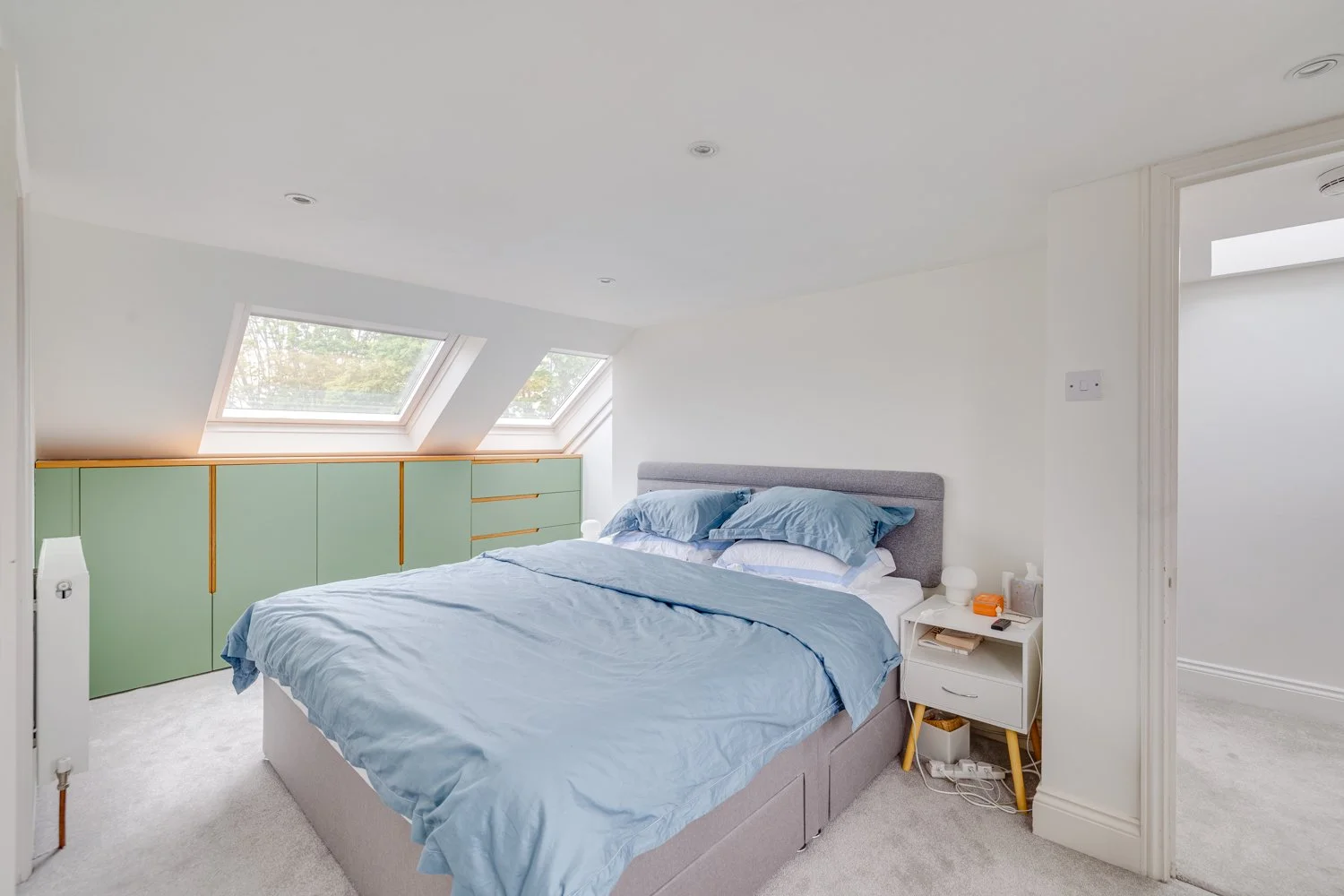 7) Bed 1.jpg