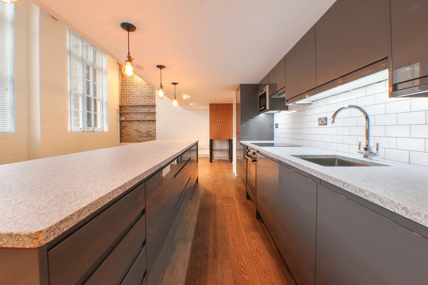 4) Kitchen 1.jpg