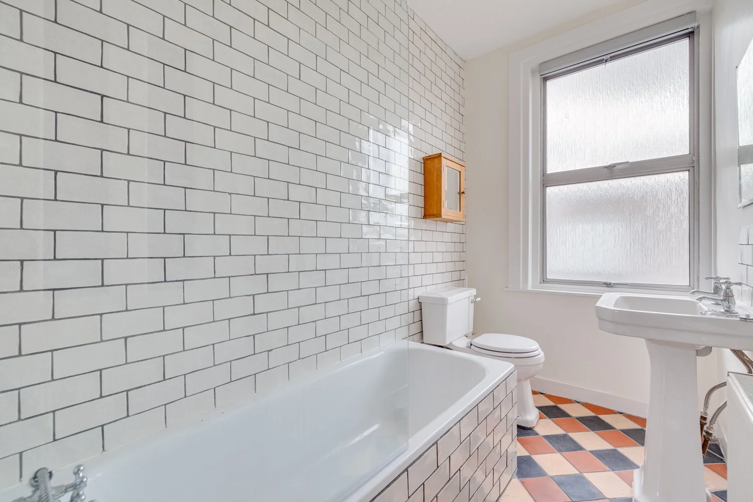 9) Bathroom.jpg