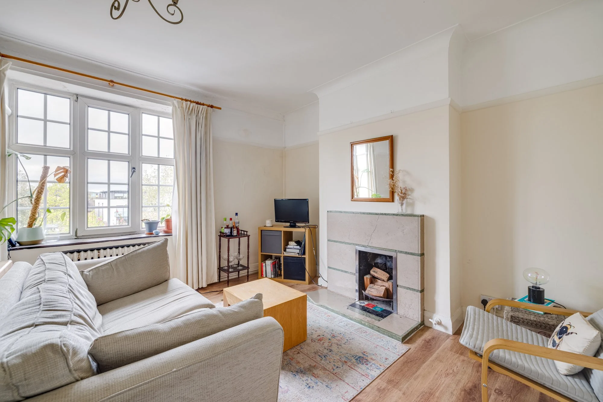 4) Living Room 2.jpg