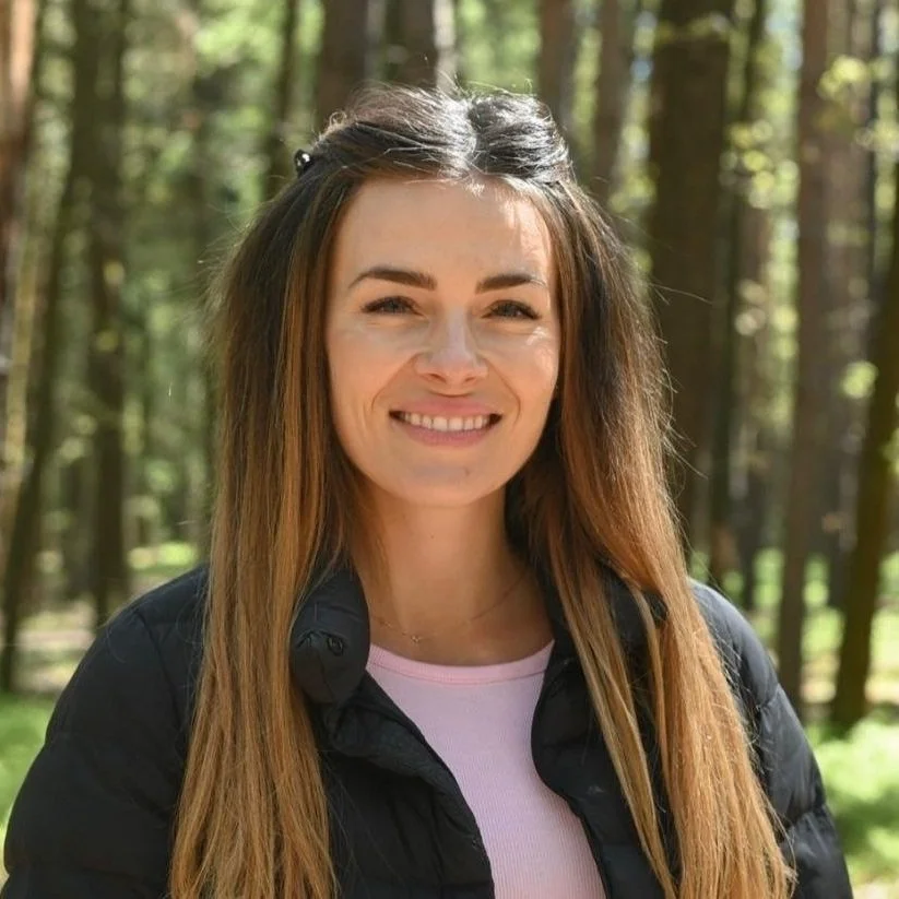headshot of a brunette woman