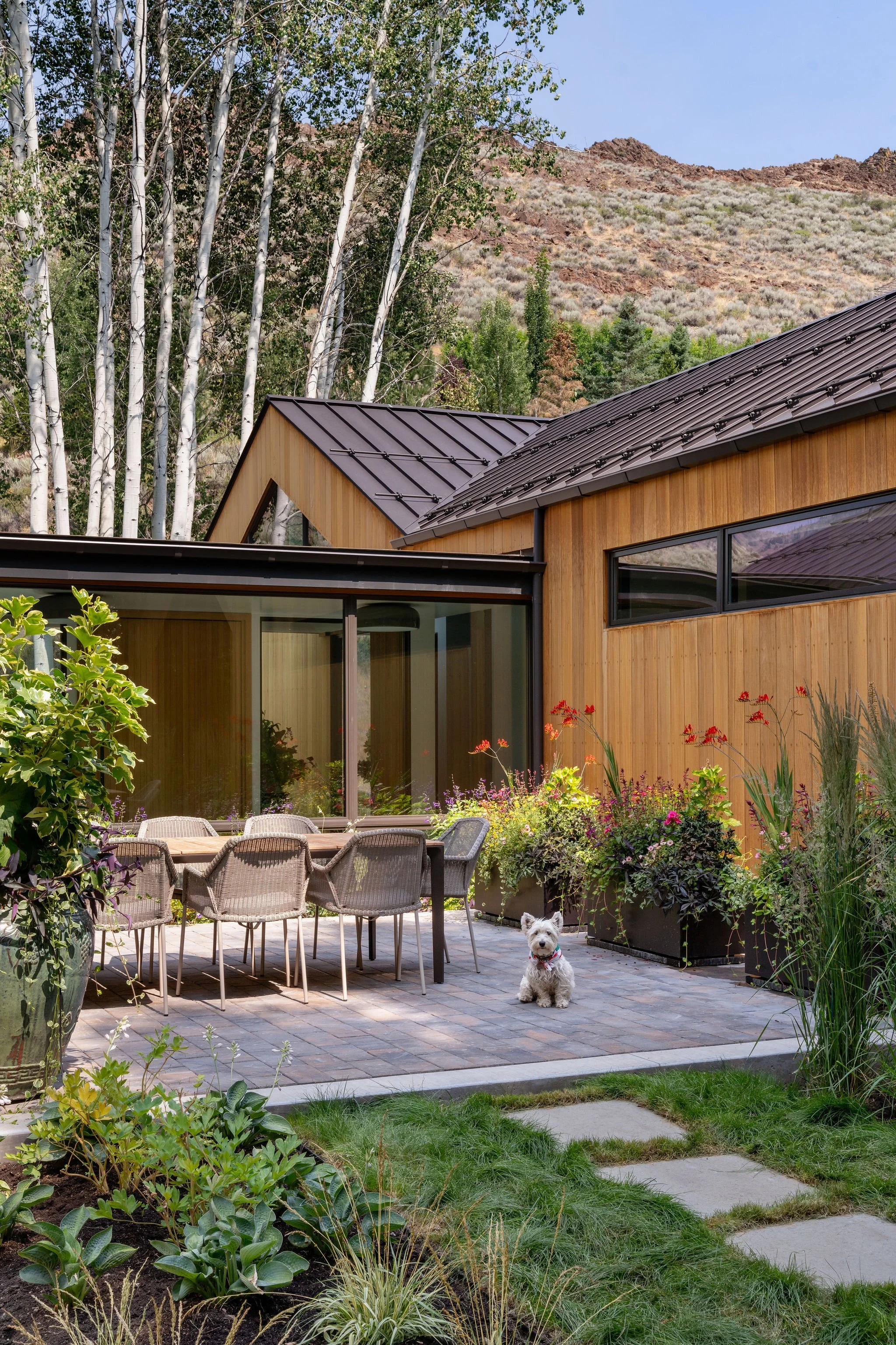 landscape courtyard house in the mountains