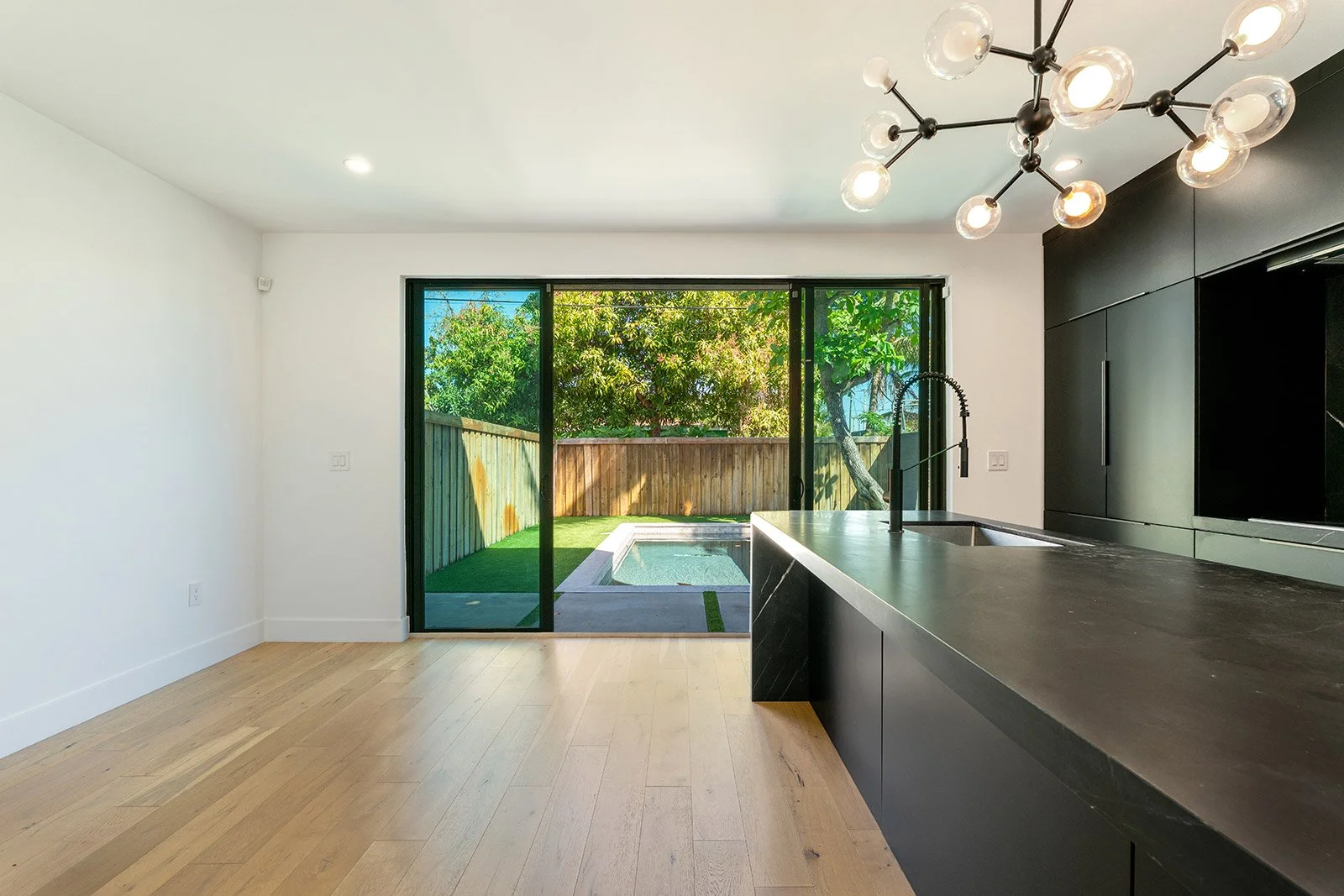 227-NE-39th-St_1oakstudios_01.jpg