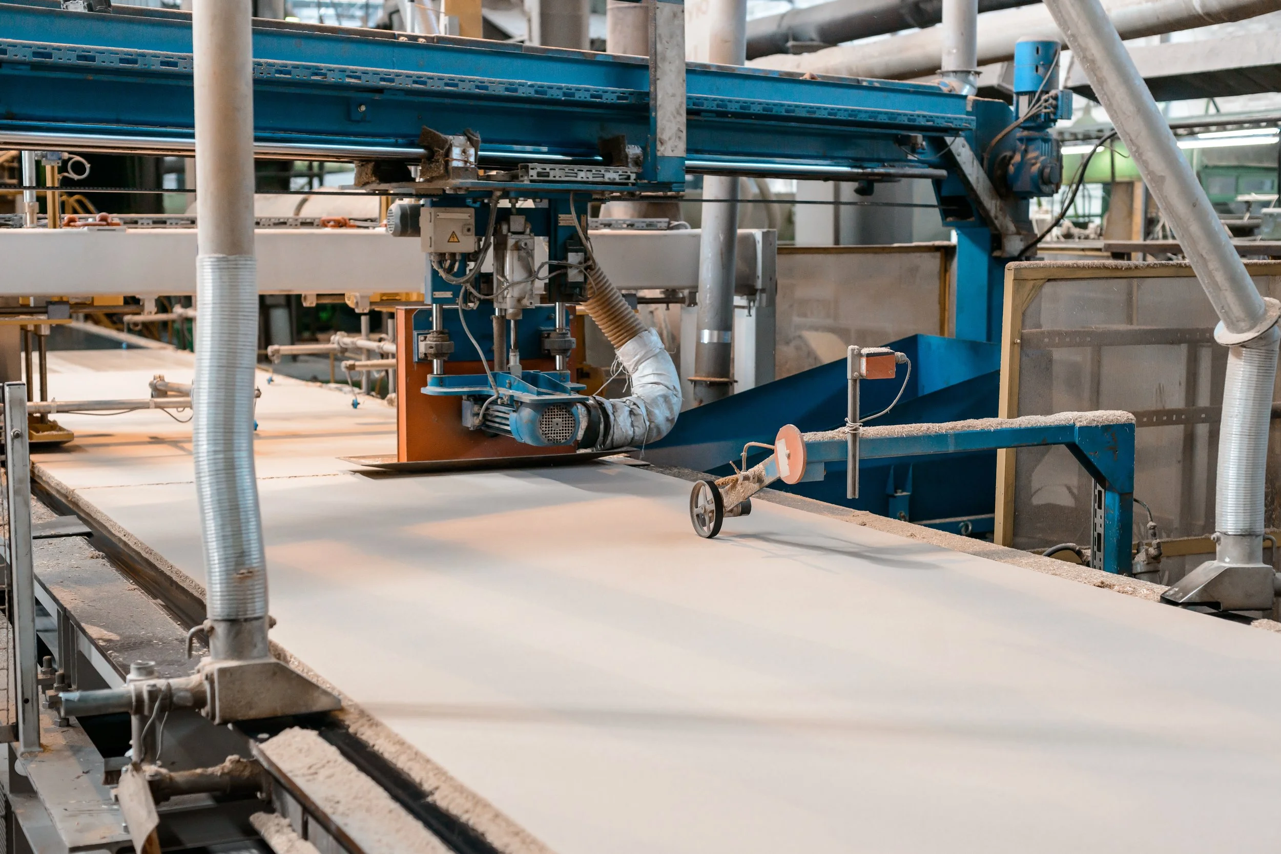 Marking - Workshop for the production of particle boards. Manufacture of chipboard, veneer, plywood, wood panels. Wood processing. Woodworking industry.jpeg