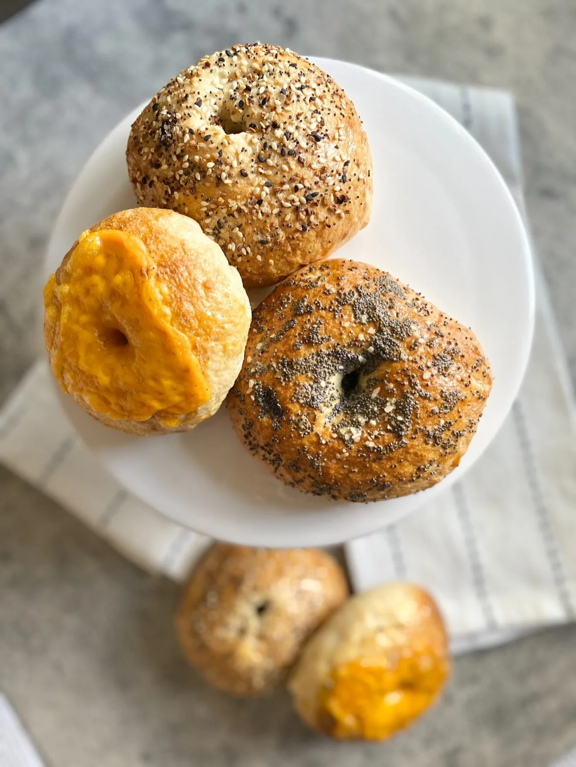 Hey hey !! Happy Thursday :) 

We have exciting news for y&rsquo;all&hellip;.Bagels are coming back to the menu this fall ! They&rsquo;ll be making their debut at our next market at Zona Rosa on July 19th. Mark your calendars and come grab some fresh