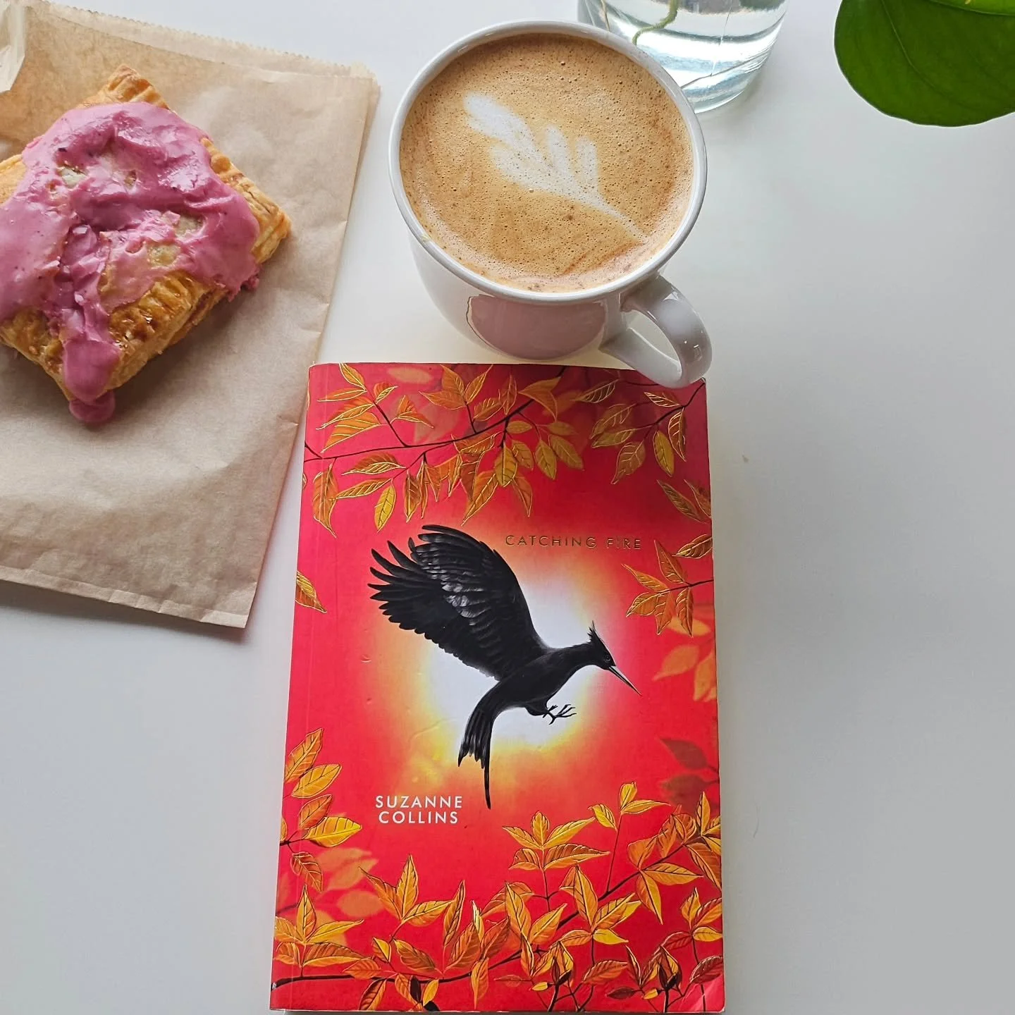 Finished Catching Fire today 😭

I have never been more angry to have a found family trope. Damn you, Suzanne. Well, onto Mockingjay, where I'll inevitably cry some more!

🔖
#bookstagrammer #bookstagram #hungergames #catchingfire #sendhelp