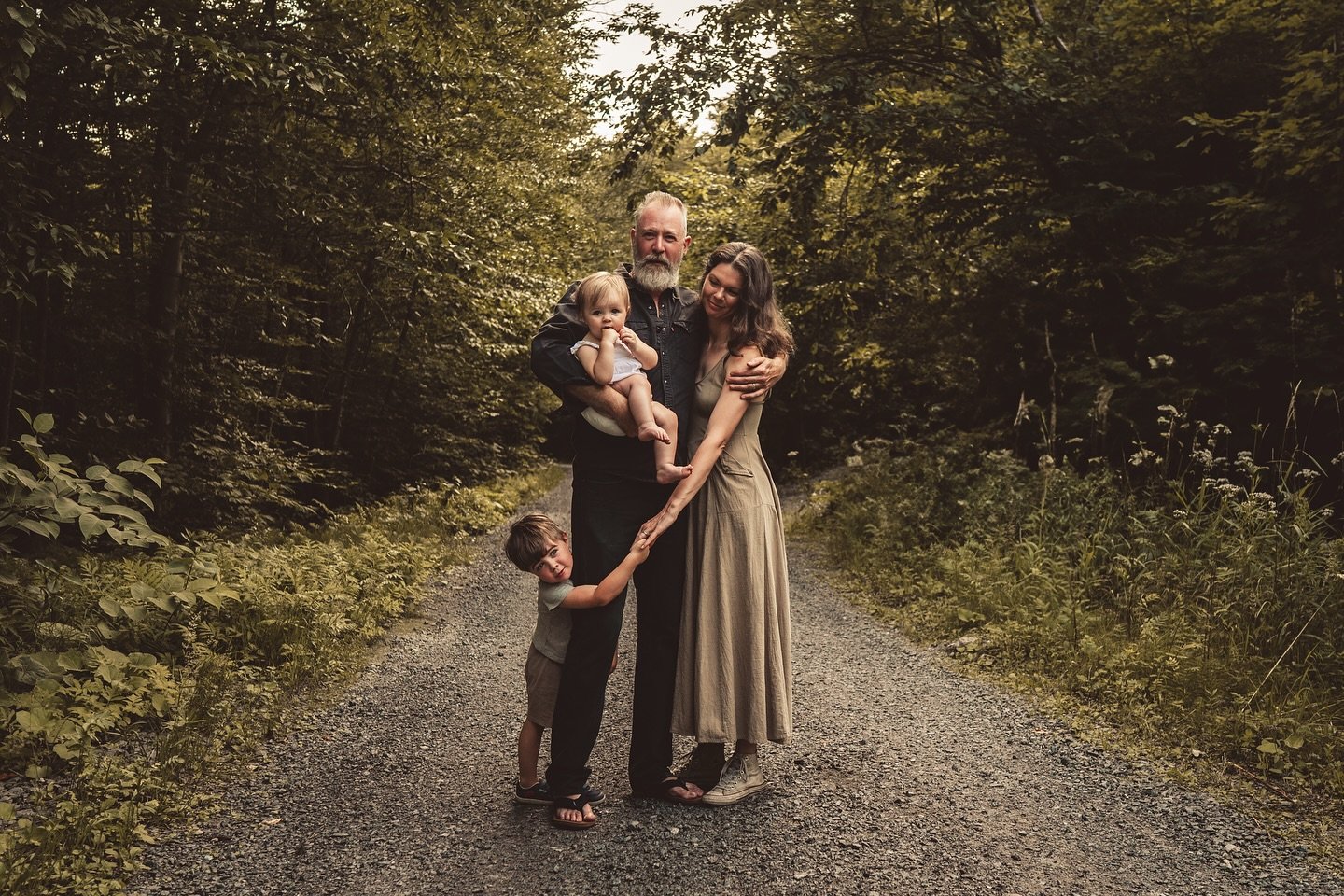 Posing is never fun. Sometimes it&rsquo;s fun. Maybe.
.
.
.
.
#familyportraitphotographer #montrealphotographer #candidphotography