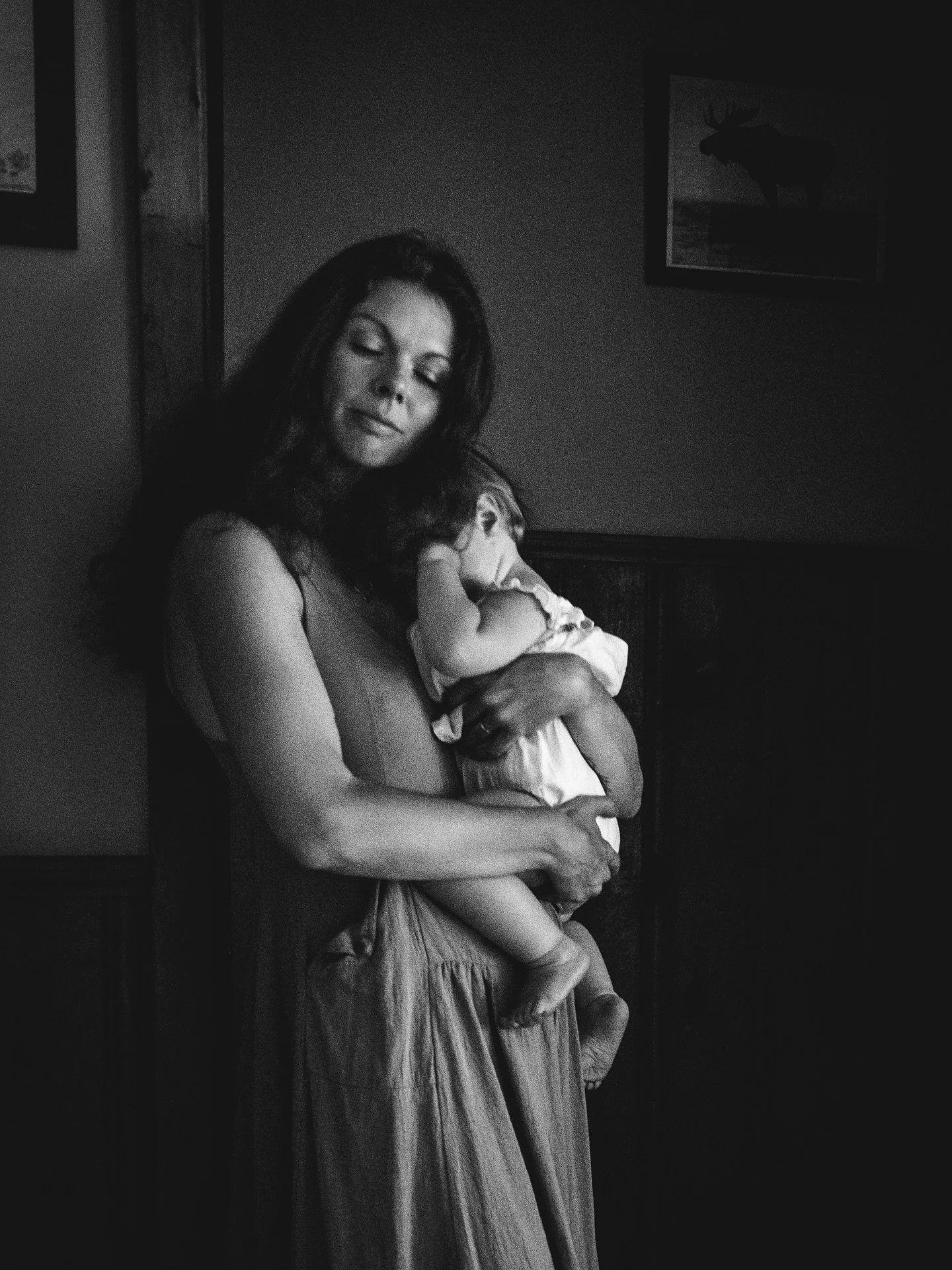 Some favourites, my friends little girl turned 1, and her little boy is suddenly a big kid, no longer little, little.
#motherhoodportraits #mtlphotographer #familyphotography #truestory #familyportrait