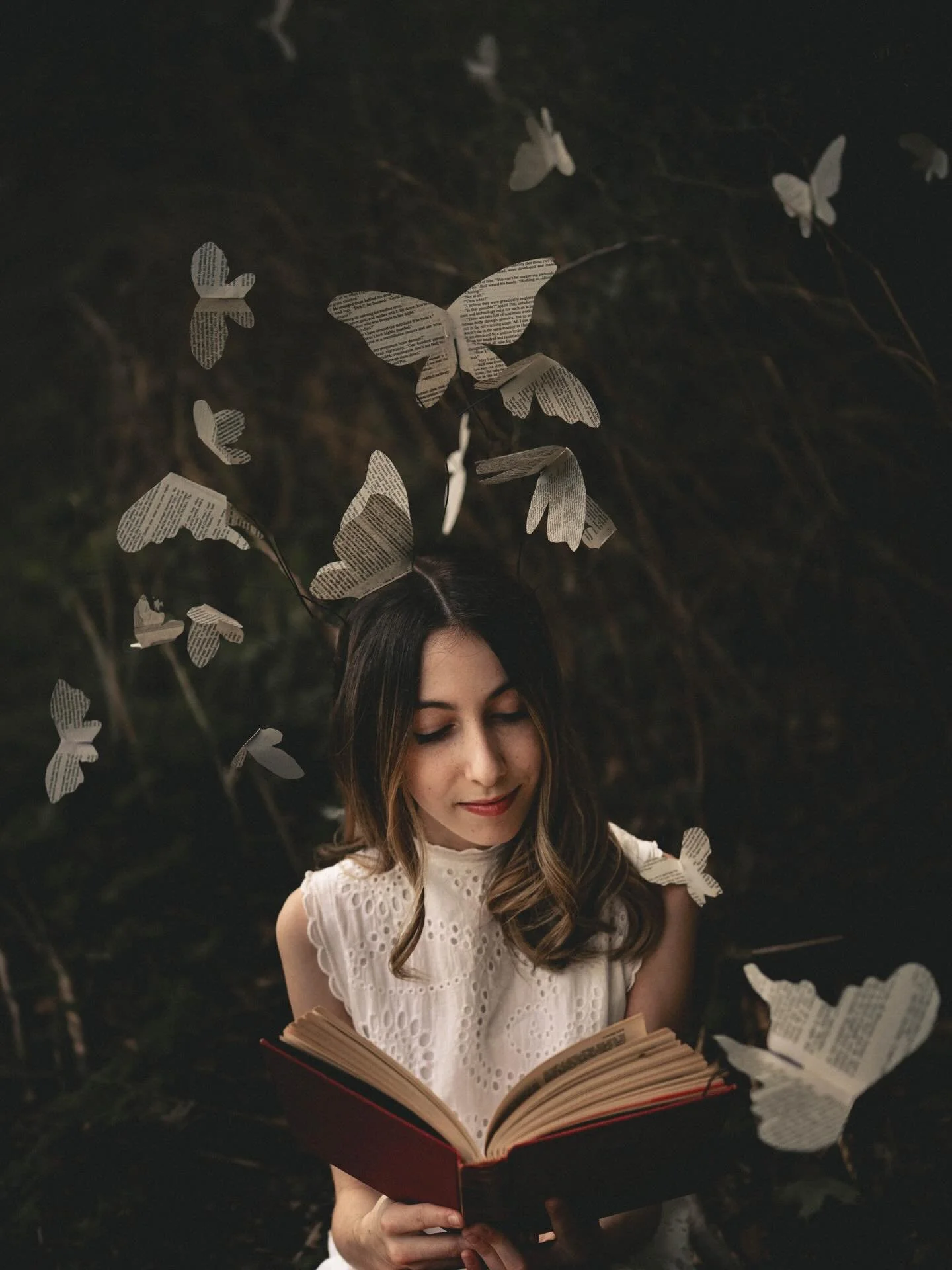 Handcut paper butterflies for @lo_bourdages 
.
.
.
#creativephotographer #kidphotography #whimsicalphotography #fineartphotography